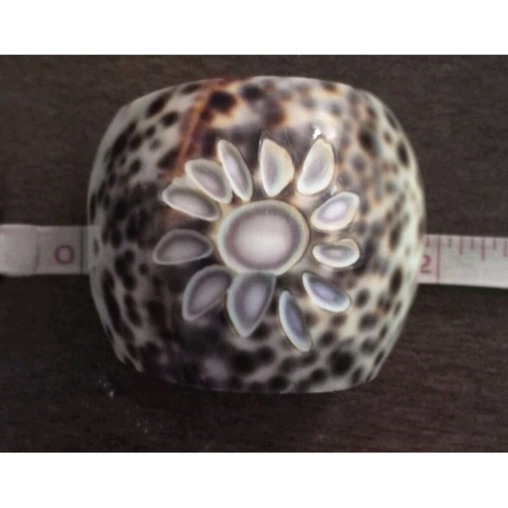 Set Of (12) 1iger Leopard Cowrie Shell Starburst Hand Carved Napkin Rings - Picture 9 of 9